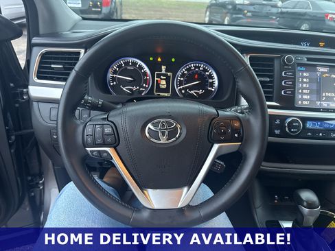 Used 2016 Toyota Highlander XLE image 19