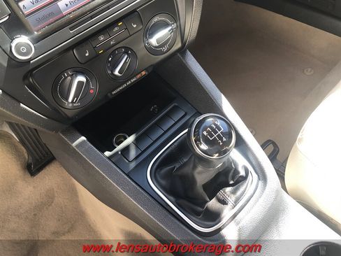 Used 2012 Volkswagen Jetta SE FWD image 15