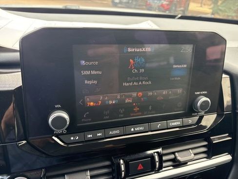 Used 2022 Nissan Pathfinder S image 31