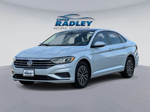 Used 2019 Volkswagen Jetta SE w/ Cold Weather Package image 5