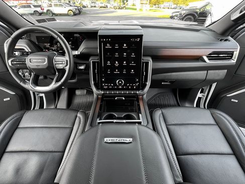 Used 2025 GMC Yukon Denali image 4