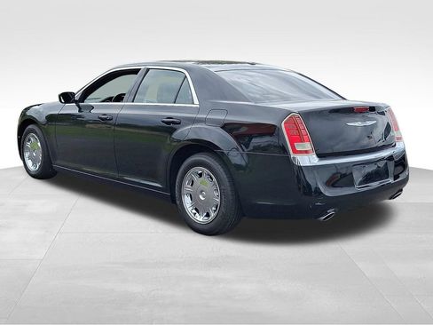 Used 2013 Chrysler 300 w/ Driver Convenience Group RWD image 4