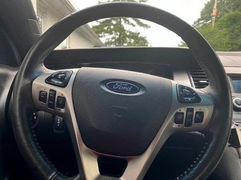 Used 2015 Ford Taurus SEL image 18
