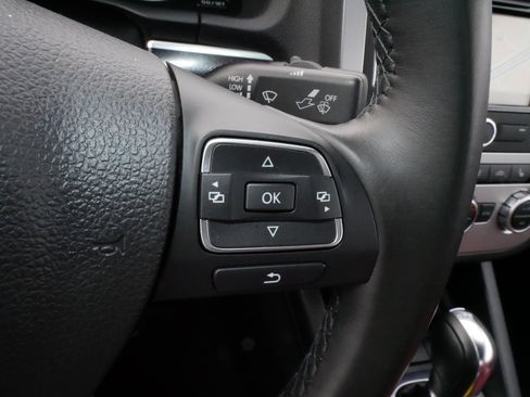 Used 2013 Volkswagen Eos Lux image 25