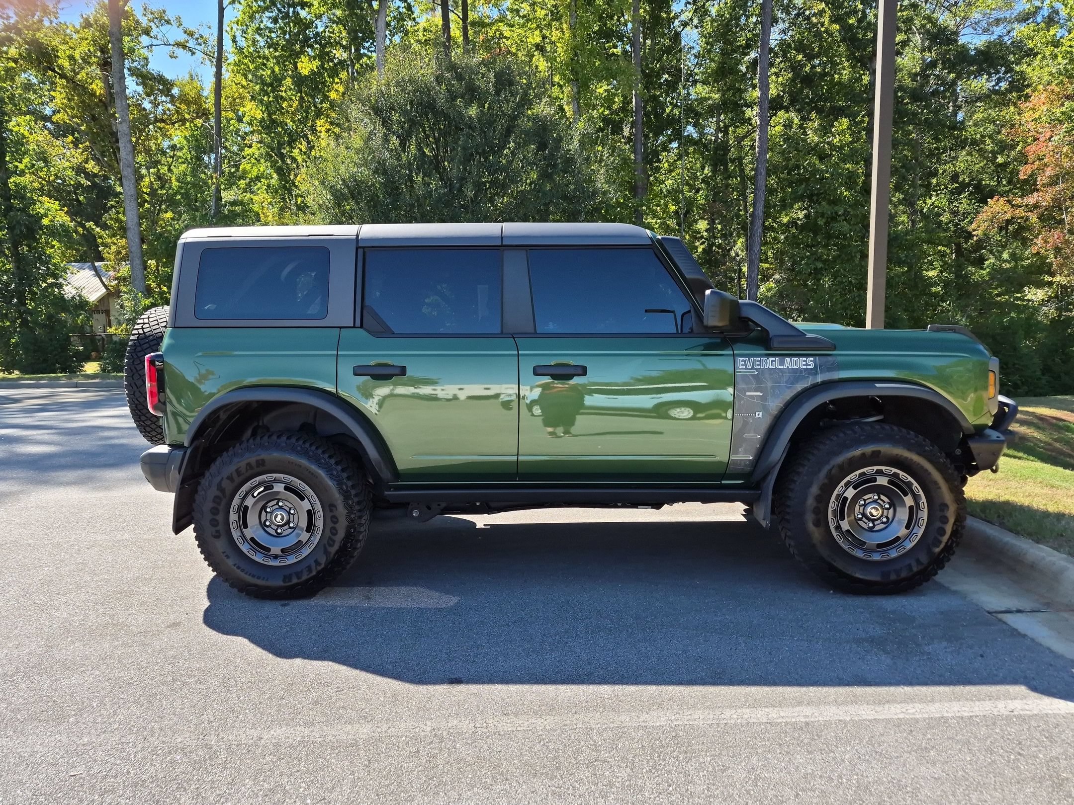 Used 2023 Ford Bronco Everglades AWD/4WD image 3