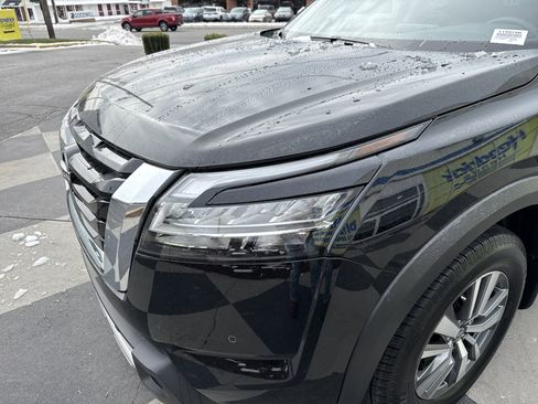 Used 2024 Nissan Pathfinder SL image 6