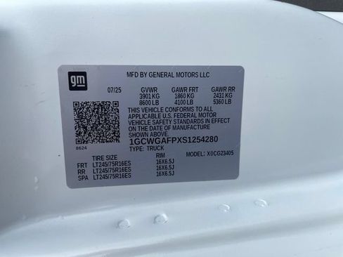 Used 2025 Chevrolet Express 2500 w/ Driver Convenience Package RWD image 31