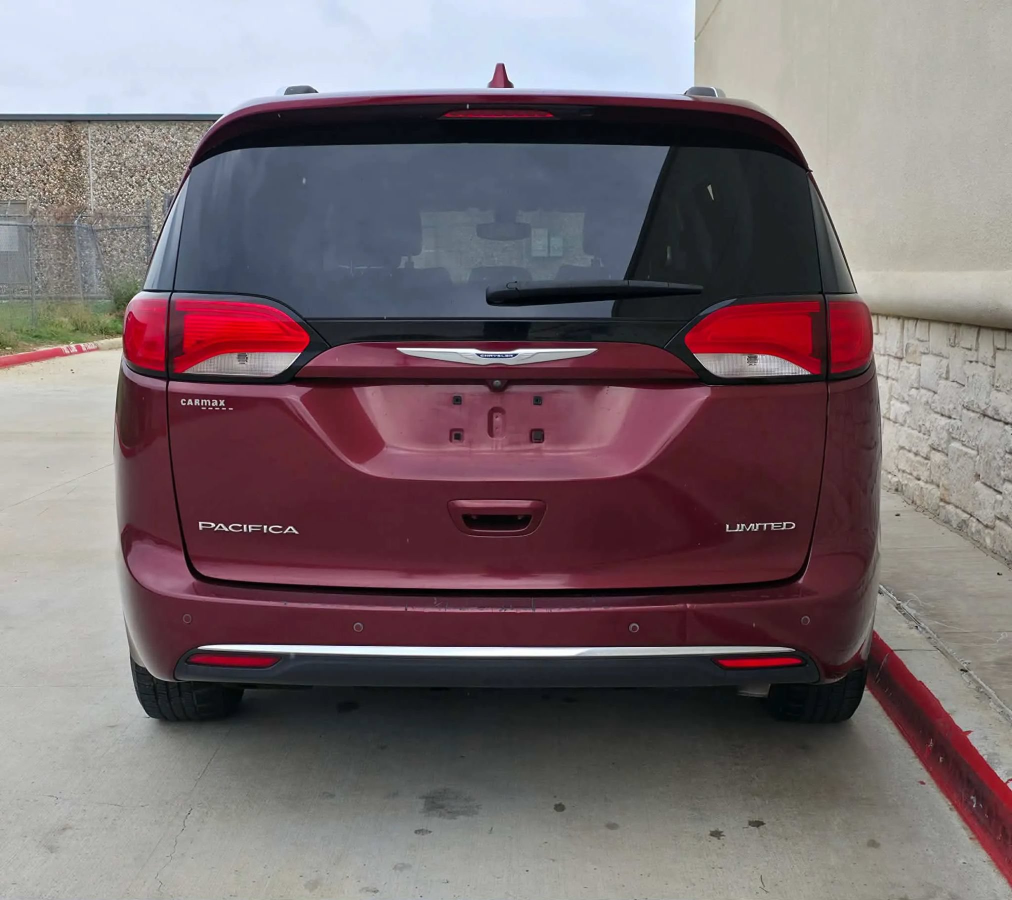 Used 2018 Chrysler Pacifica Limited FWD image 4
