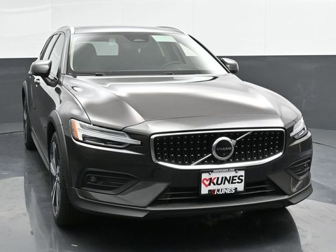New 2025 Volvo V60 B5 Cross Country Plus w/ Protection Package Premier image 5