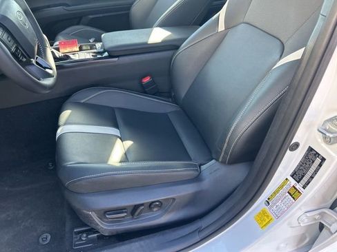 Used 2025 Toyota Camry SE image 10