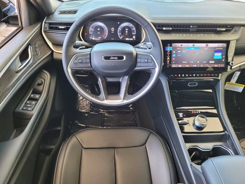 New 2026 Jeep Grand Cherokee Limited w/ Luxury Tech Group II AWD/4WD image 6