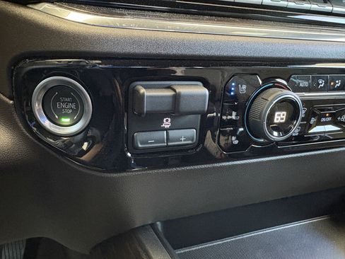 Used 2023 Chevrolet Silverado 1500 LTZ AWD/4WD image 28