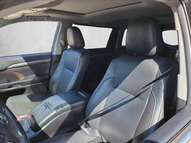 Used 2019 Toyota Highlander Limited FWD image 9