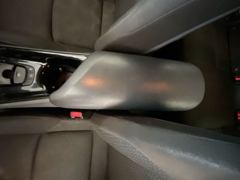 Used 2019 Toyota C-HR XLE FWD image 21