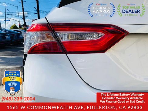 Used 2019 Toyota Camry SE FWD image 19