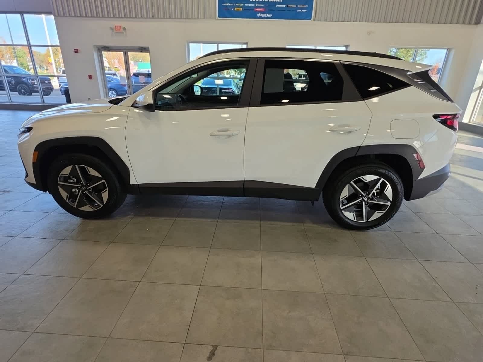 Used 2025 Hyundai Tucson SEL AWD/4WD image 13