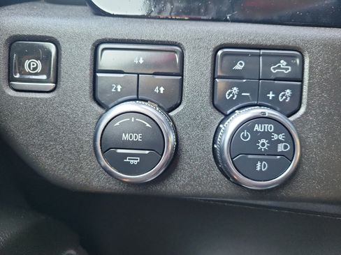 Used 2024 GMC Sierra 2500 SLE w/ SLE Value Package; AWD/4WD image 30