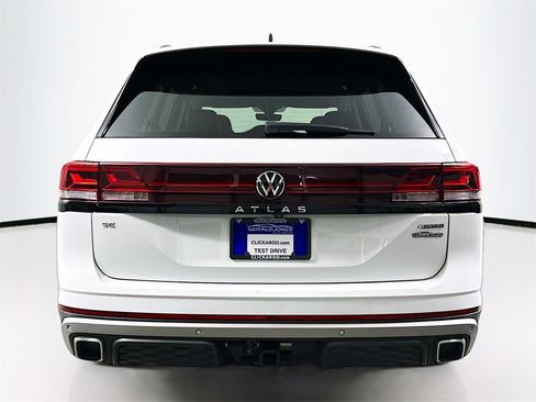 Used 2024 Volkswagen Atlas Peak Edition SE image 15