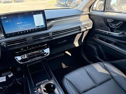 New 2025 Lincoln Corsair Grand Touring AWD/4WD image 15