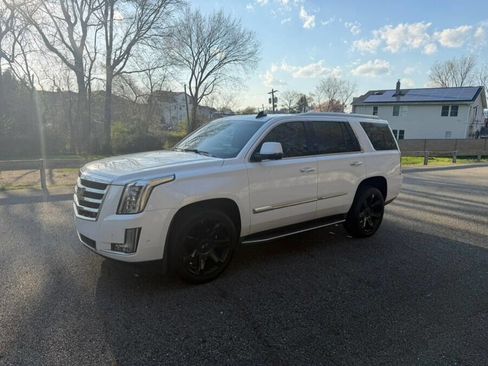 Used 2018 Cadillac Escalade Luxury image 4