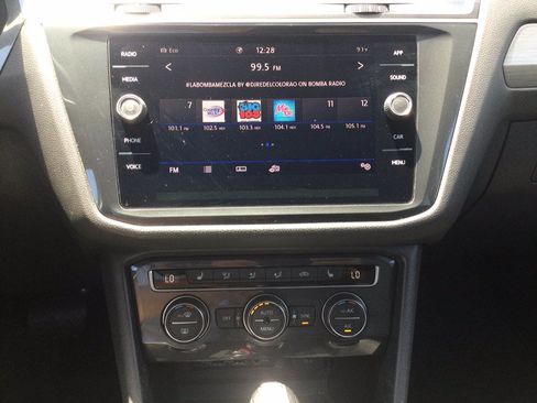 Used 2020 Volkswagen Tiguan SE w/ Panoramic Sunroof Package AWD/4WD image 36