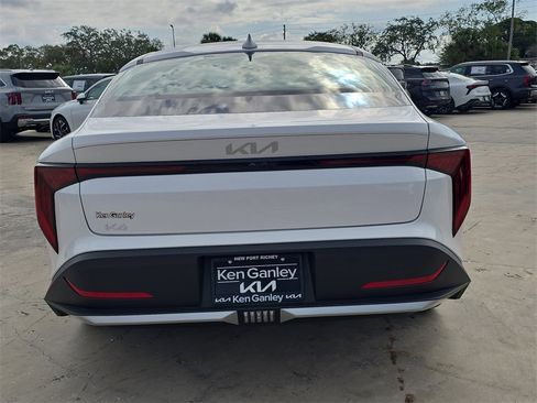New 2025 Kia K4 LXS image 7