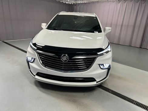 Used 2023 Buick Enclave Essence FWD image 2