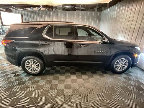 Used 2023 Chevrolet Traverse LT w/ Rear Camera Mirror Package image 9