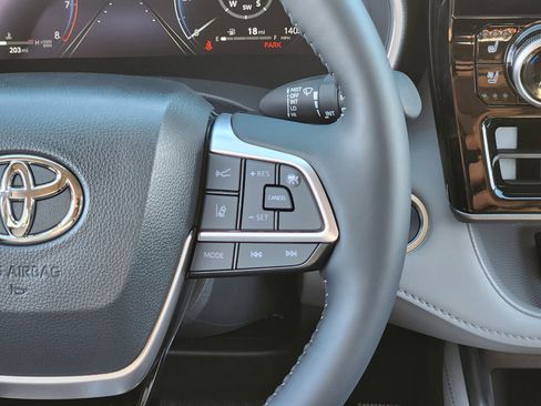 New 2026 Toyota Highlander Limited image 28