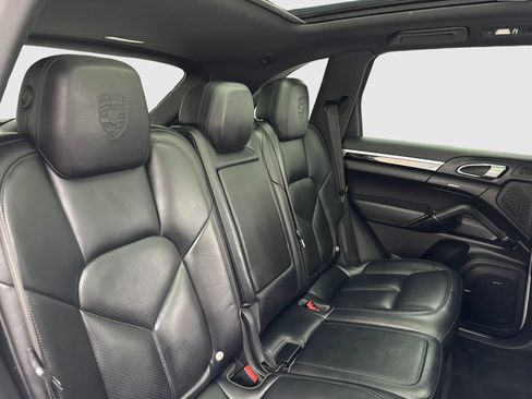 Used 2018 Porsche Cayenne Platinum Edition AWD/4WD image 44
