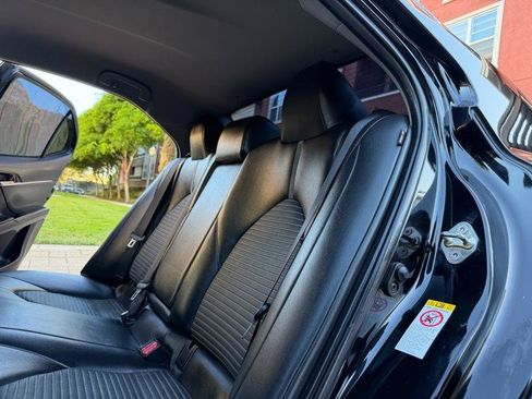 Used 2018 Toyota Camry SE FWD image 60
