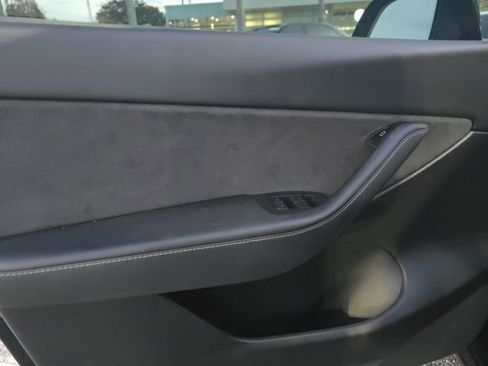 Used 2022 Tesla Model Y Performance image 10