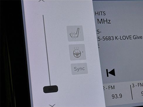 Used 2024 Chrysler Pacifica Touring-L image 16