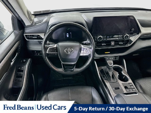 Used 2023 Toyota Highlander Limited AWD/4WD image 30