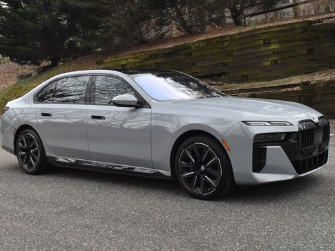 Used 2023 BMW i7 xDrive60 AWD/4WD image 12
