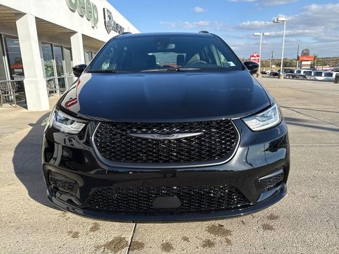 New 2026 Chrysler Pacifica Limited w/ S Appearance Package image 9