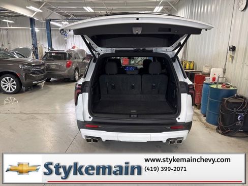 Used 2024 Chevrolet Traverse LT image 11
