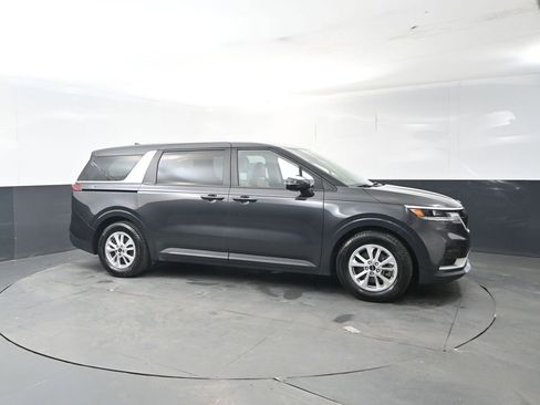 Used 2023 Kia Carnival LX FWD image 7