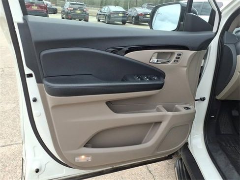 Used 2018 Honda Pilot Touring image 22