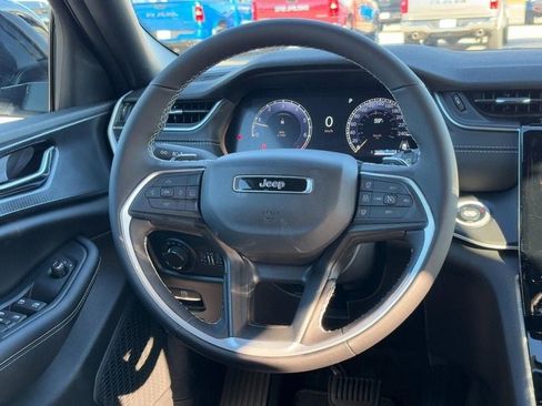 New 2025 Jeep Grand Cherokee Altitude image 7