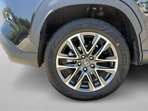 Certified 2026 Toyota Corolla Cross XLE FWD image 26