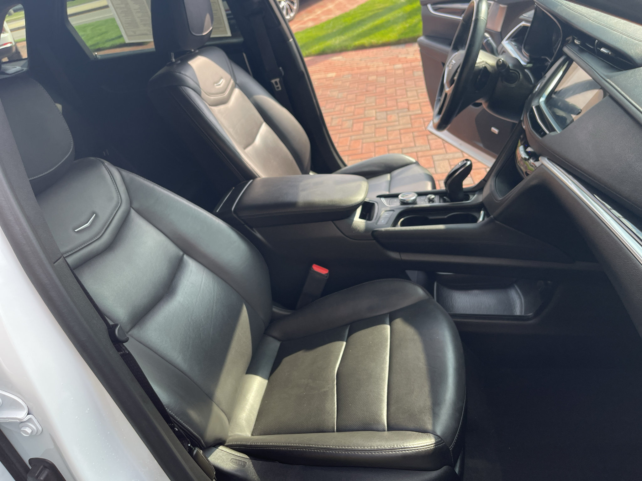 Used 2024 Cadillac XT5 Premium Luxury w/ Technology Package AWD/4WD image 32
