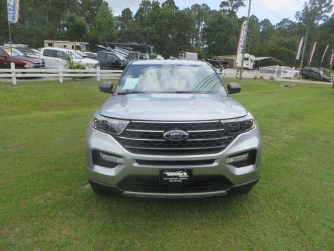 Used 2020 Ford Explorer XLT w/ Equipment Group 202A AWD/4WD image 3