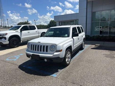 Used 2016 Jeep Patriot Latitude FWD image 1