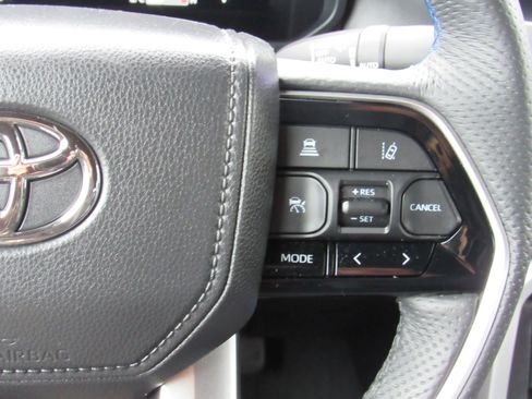 Used 2025 Toyota Tundra Platinum AWD/4WD image 20