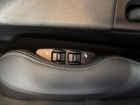 Certified 2025 Nissan Z Performance w/ Floor Mat Package image 19