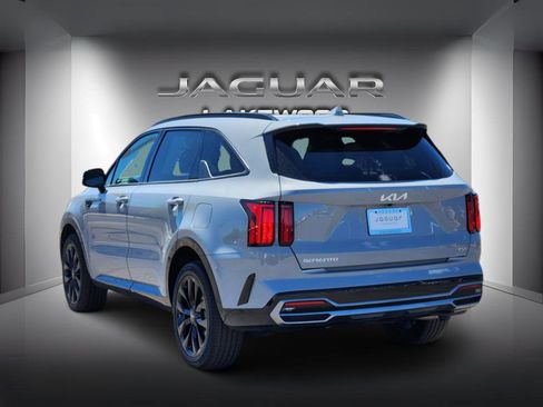Used 2023 Kia Sorento SX AWD/4WD image 3