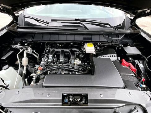 Used 2025 Nissan Pathfinder SV image 32