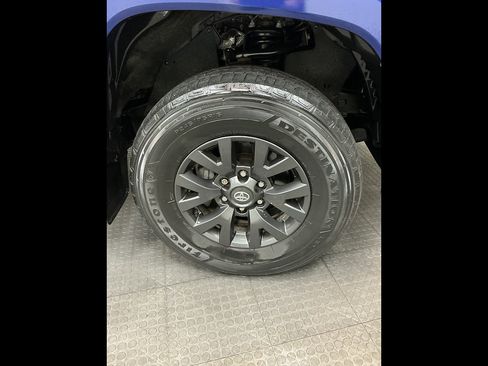 Used 2022 Toyota Tacoma SR5 w/ Black Out Package (TMS) AWD/4WD image 43