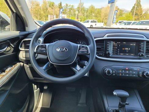 Used 2019 Kia Sorento L FWD image 16